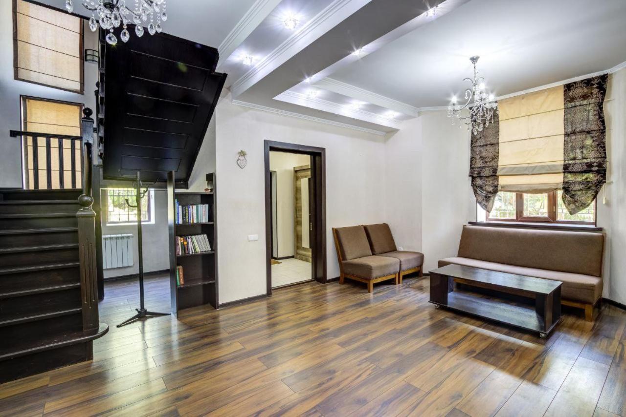 Opera Bed&Breakfast Бишкек Экстерьер фото
